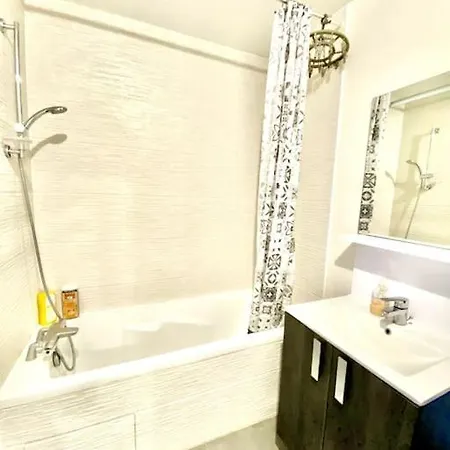 Cosy - Balcon - Parking Gratuit - 10min Centre Apartment *